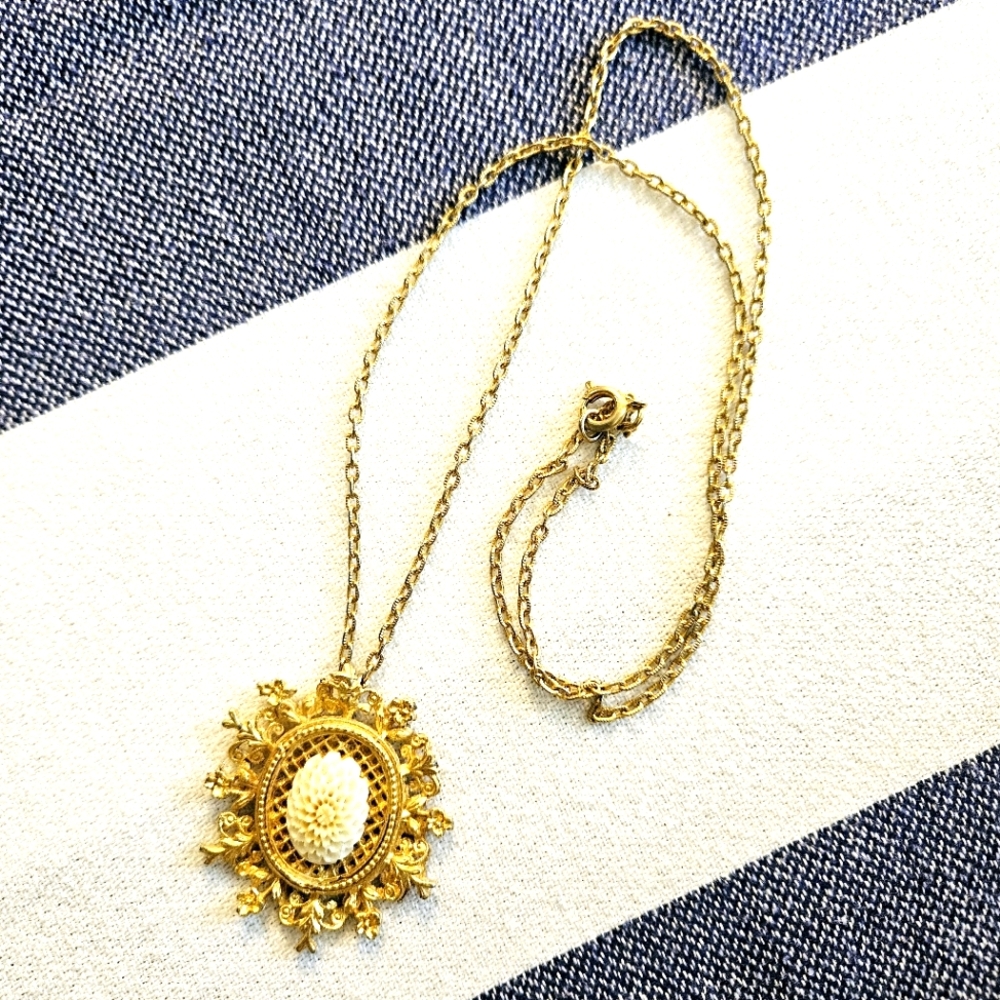 Vintage Victorian Style Filigree Necklace With Honeycomb Center